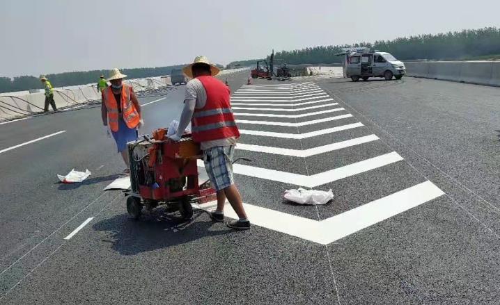 热熔标线涂料划线施工