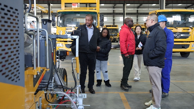 天途路业道路划线装备